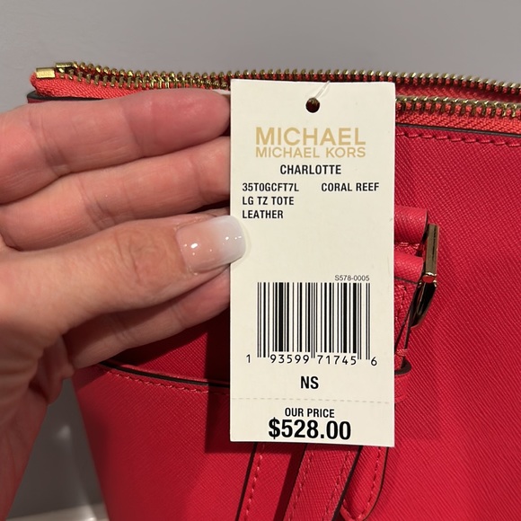 Michael Kors Large Leather Tote - Picture 4 of 4